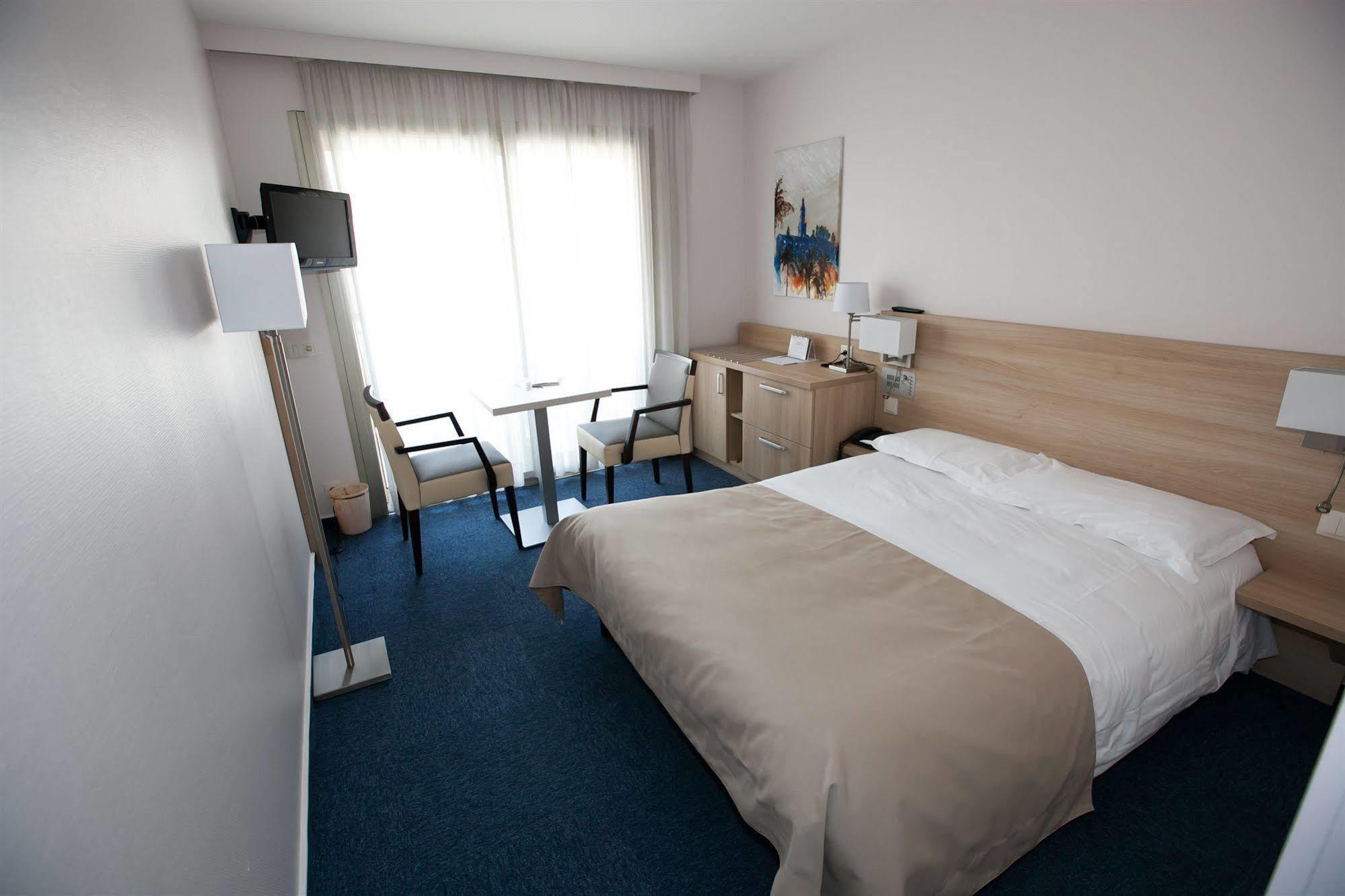 Hotel Chambord Мантон Екстер'єр фото