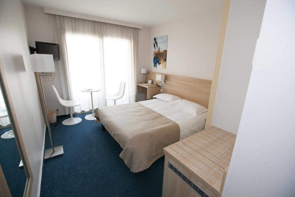 Hotel Chambord Мантон Екстер'єр фото